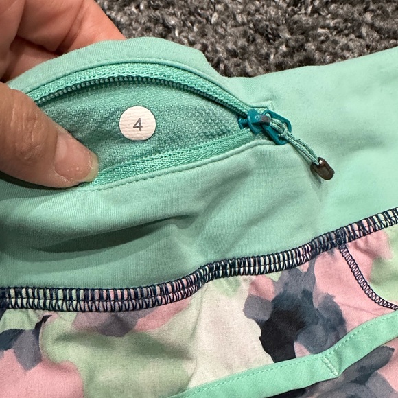 Lululemon Speed Shorts - Size 4 - Picture 4 of 4